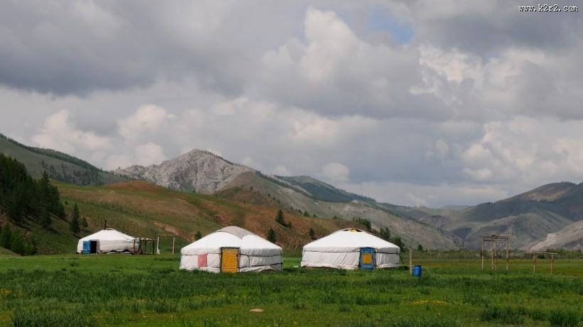 内蒙古草原上的蒙古包图片