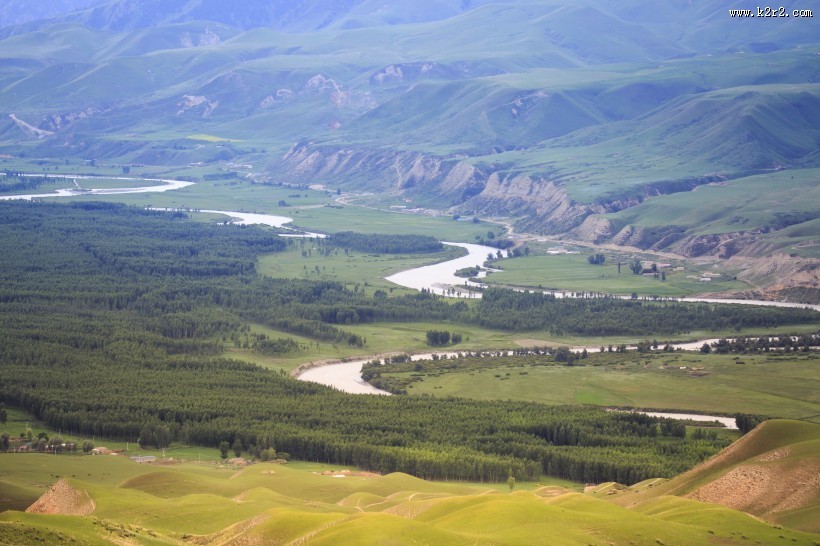 新疆天山琼库什台草原自然风景图片