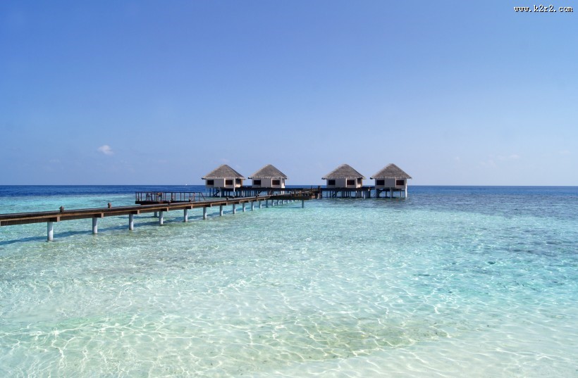 马尔代夫海边房屋风景图片