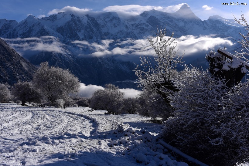 雪后的索松村风景图片