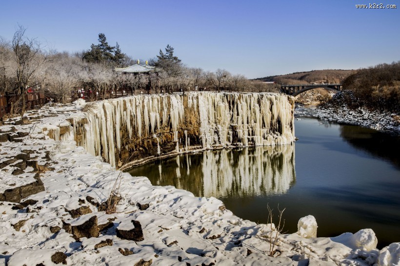 冬天的吊水楼瀑布风景图片大全