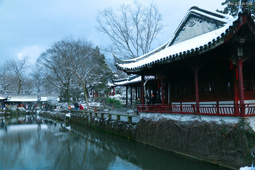 江苏苏州拙政园雪景图片
