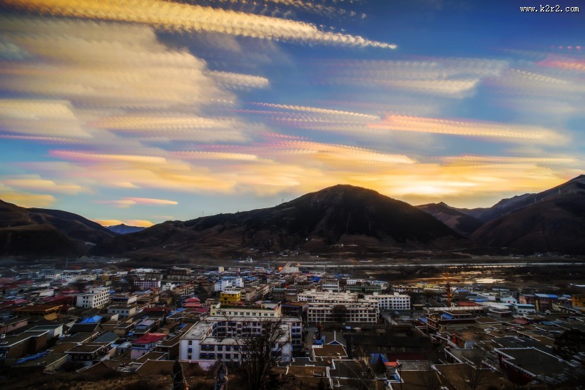 川西高原绚丽天空图片