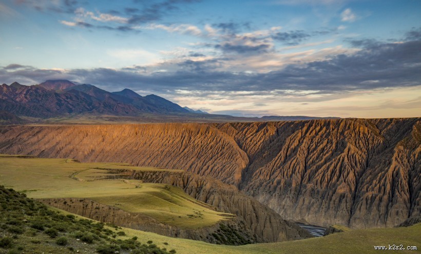新疆安集海大峡谷风景图片