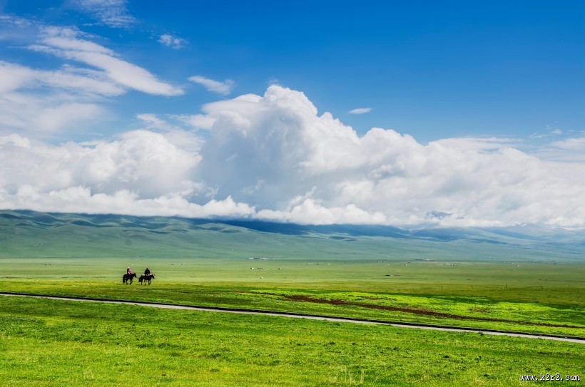 新疆巴音布鲁克草原风景图片
