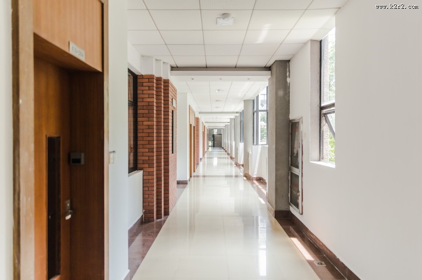 上海华东政法大学的明亮教室图片