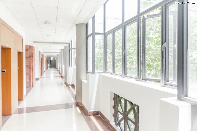 上海华东政法大学的明亮教室图片