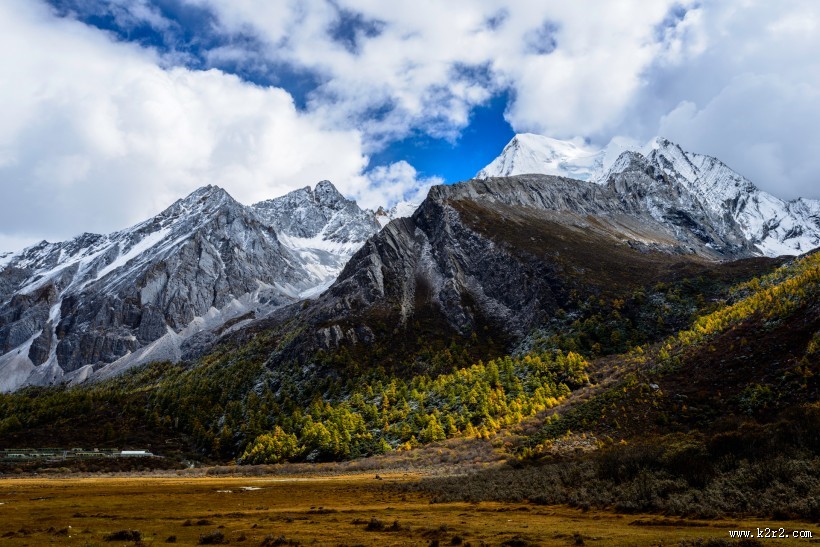 四川夏诺多吉神山图片