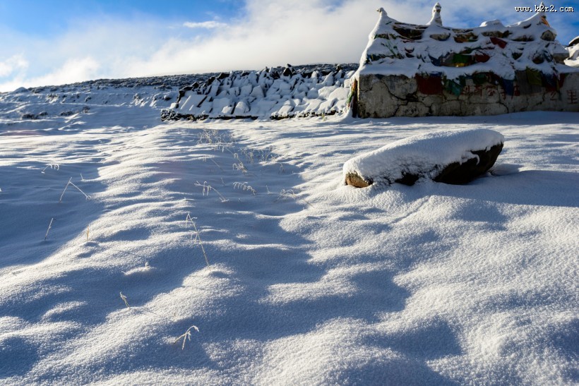 四川高尔寺山雪景图片