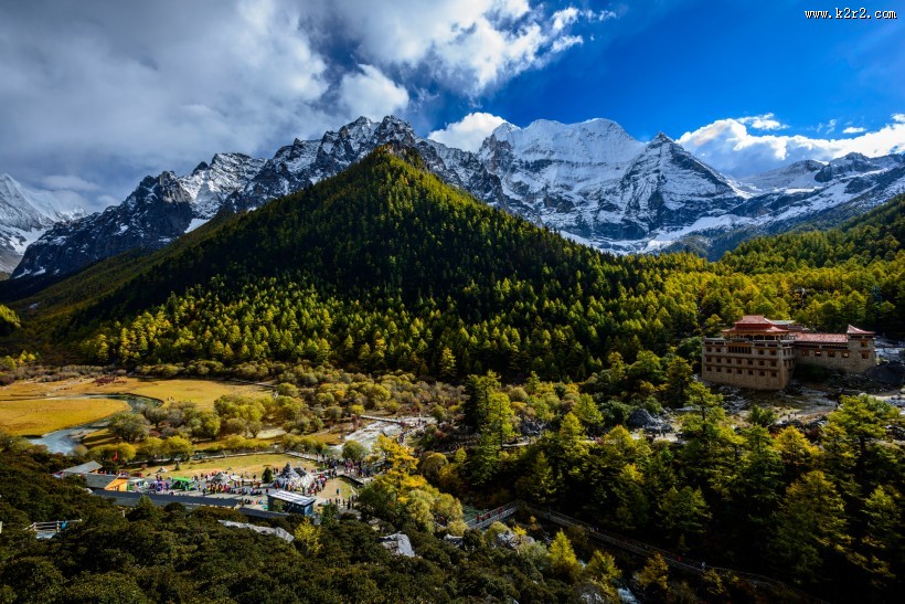 四川仙乃日神山风景图片