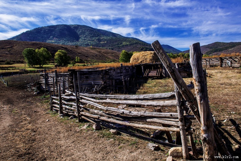 新疆阿勒泰原始古朴的齐巴契列克风景图片