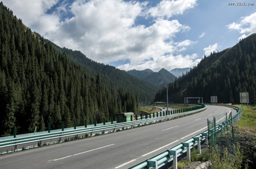 新疆伊犁果子沟大桥风景图片大全