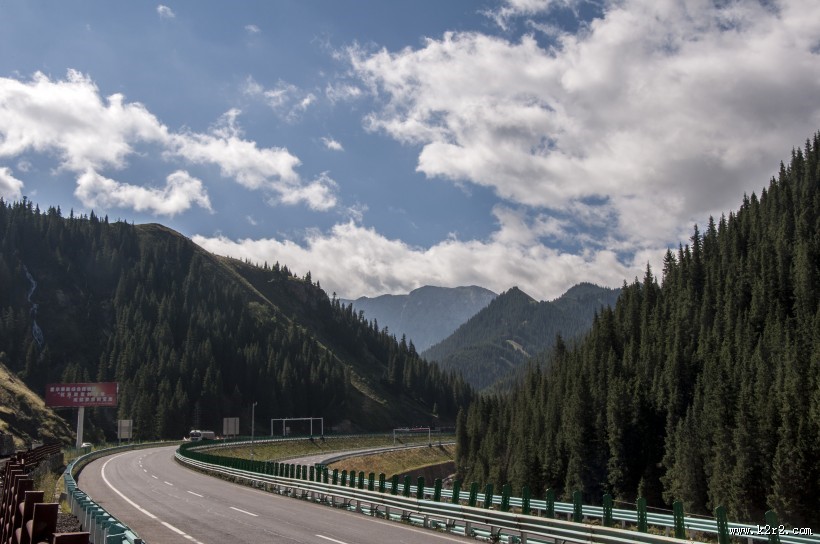 新疆伊犁果子沟大桥风景图片大全