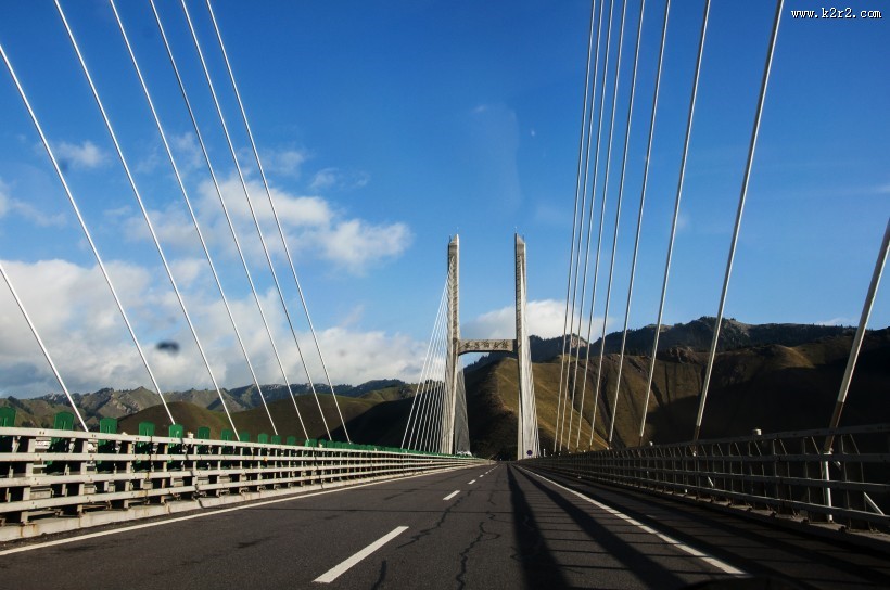 新疆伊犁果子沟大桥风景图片