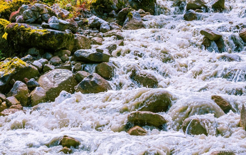四川贡嘎山的山水风景图片