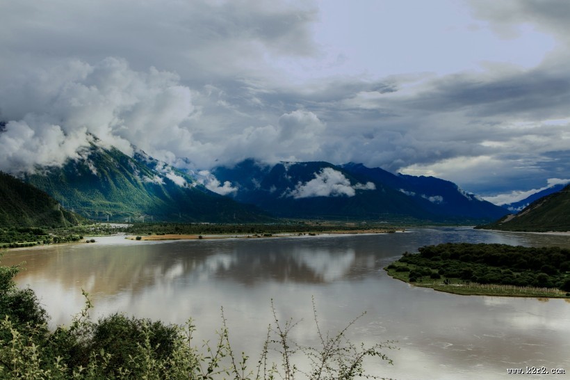 西藏尼洋河风景图片