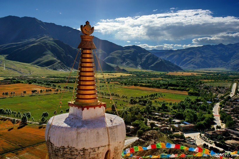 西藏雍布拉康图片