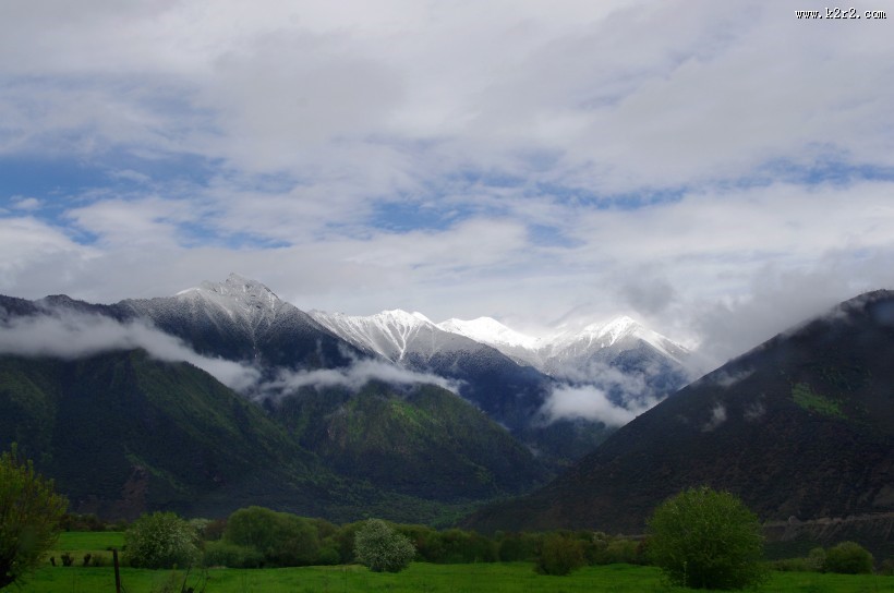 西藏雅鲁藏布大峡谷风景图片