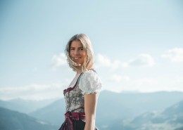 穿连衣裙的美女图片
