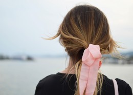 女孩的背影图片