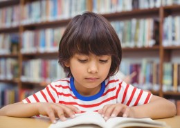 认真学习的小孩图片