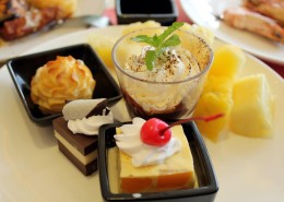 美味可口的圣代冰激凌图片