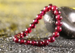 精致透明的手串图片