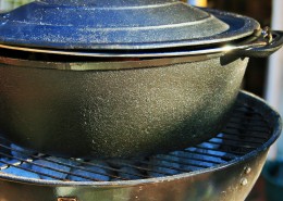 生锈的铁锅图片