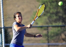 充满竞技性的网球运动图片