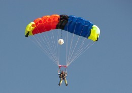 有挑战性的滑翔伞运动图片大全
