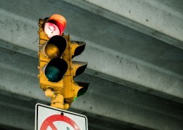 道路上的红绿灯图片