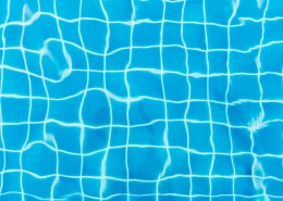 湛蓝的游泳池图片大全