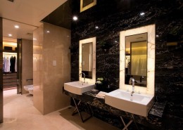 梁志天-上海浦东汤臣一品卫生、衣帽间图片大全