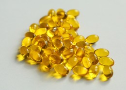 金色鱼肝油图片