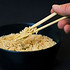使用筷子用餐图片