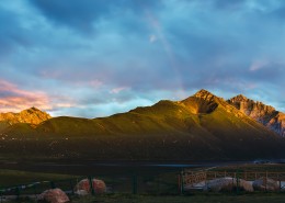 群山峻岭风景图片