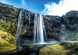 山涧的小瀑布图片