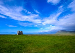 蓝天下的田野图片