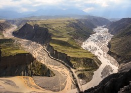 新疆乌苏大峡谷风景图片