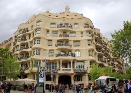 西班牙巴塞罗那高迪建筑风景图片