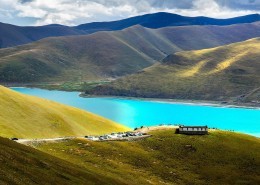 西藏羊卓雍错风景图片