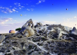 土耳其卡帕多西亚的喀斯特地貌风景图片