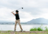 高尔夫球员挥杆图片