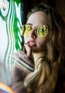 戴着墨镜的美女图片大全
