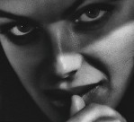 美女的黑白肖像摄影图片