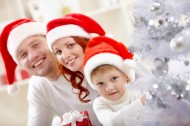 戴着圣诞帽的一家人图片