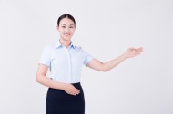 女性客服展示欢迎动作图片