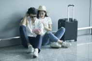 男女情侣情人节机场准备旅行图片