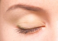 女士眉毛眼睛特写图片