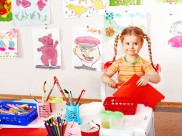 小朋友快乐玩耍的图片